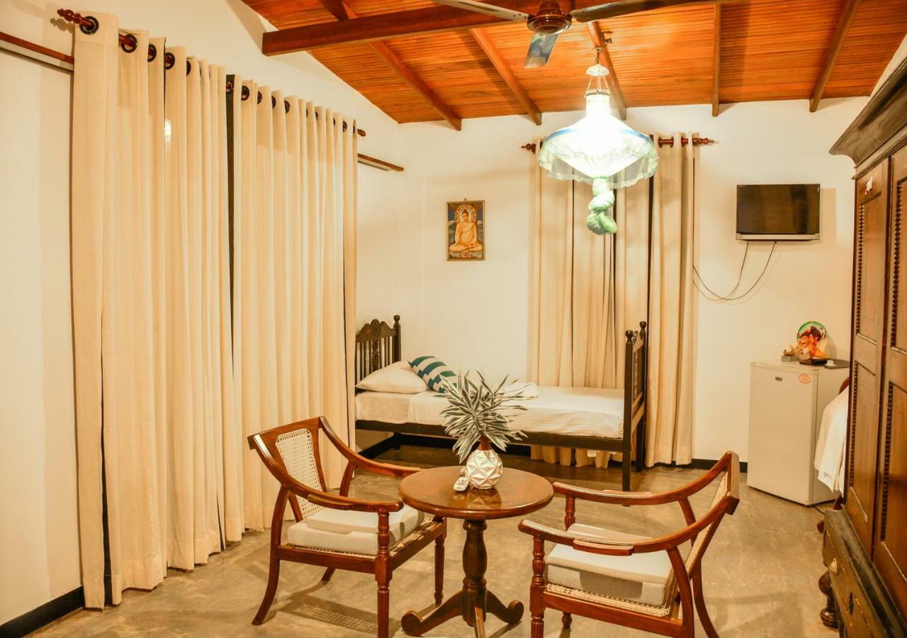 Araliya Gardens Hotel ヒッカドゥワ エクステリア 写真